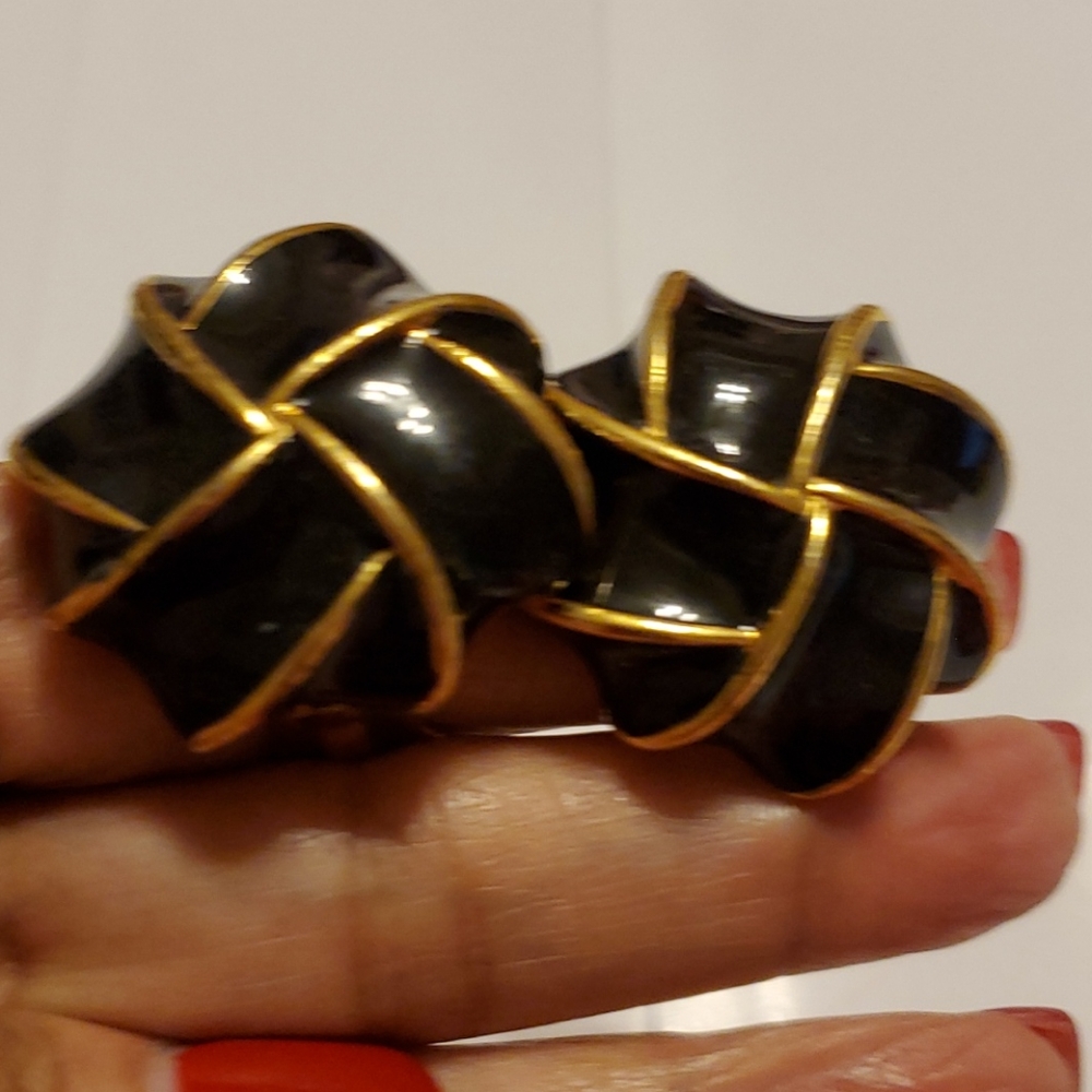 Black enamel with gold finish clip earrings Bows
